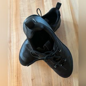 Women’s Ecco sneakers. Euro size 39. US size 8-8.5. Brand new. Never worn. NSH